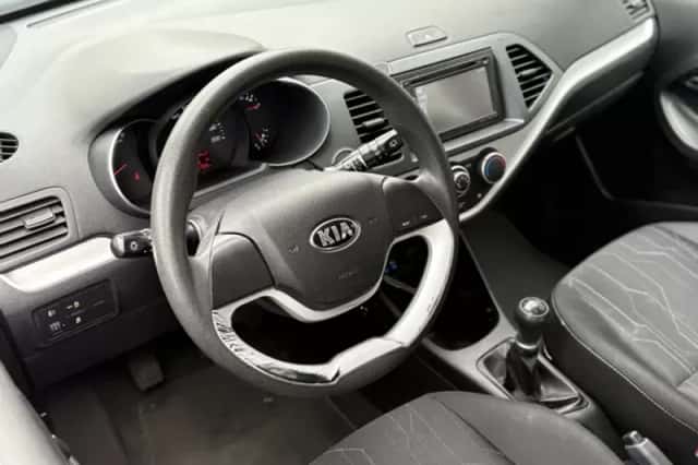 Kia Picanto (2015) thumbnail 8