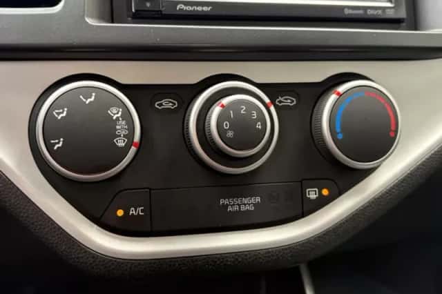 Kia Picanto (2015) thumbnail 9