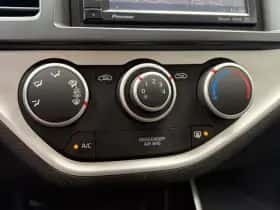Kia Picanto (2015) thumbnail 9