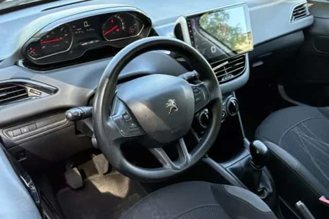Peugeot 208 (2013) thumbnail 2