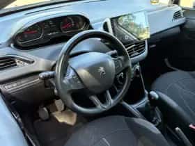 Peugeot 208 (2013) thumbnail 2