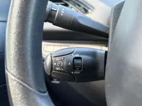 Peugeot 208 (2013) thumbnail 11