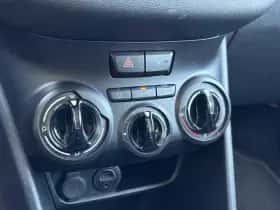 Peugeot 208 (2013) thumbnail 15