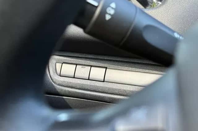 Peugeot 208 (2013) thumbnail 16