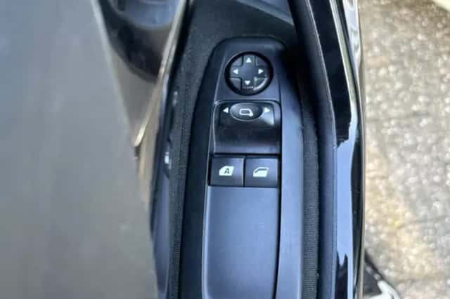 Peugeot 208 (2013) thumbnail 17