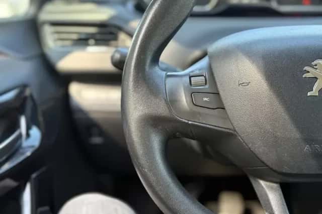 Peugeot 208 (2013) thumbnail 9