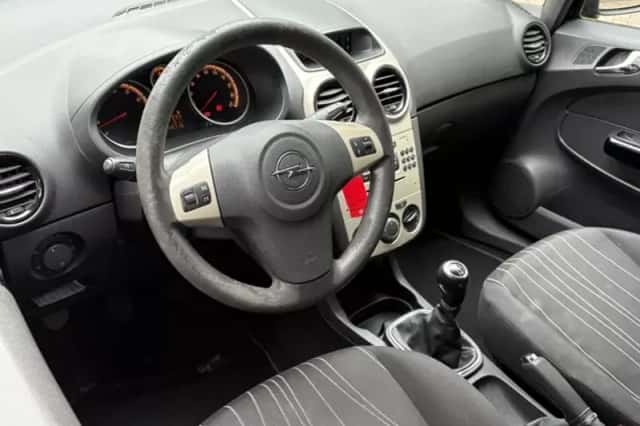Opel Corsa (2008) thumbnail 2