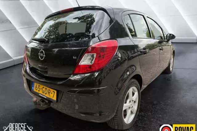 Opel Corsa (2008) thumbnail 3