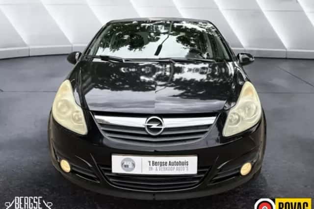Opel Corsa (2008) thumbnail 4