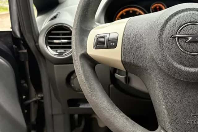Opel Corsa (2008) thumbnail 9