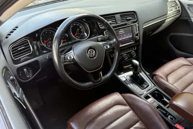 Volkswagen Golf (2013) thumbnail 2