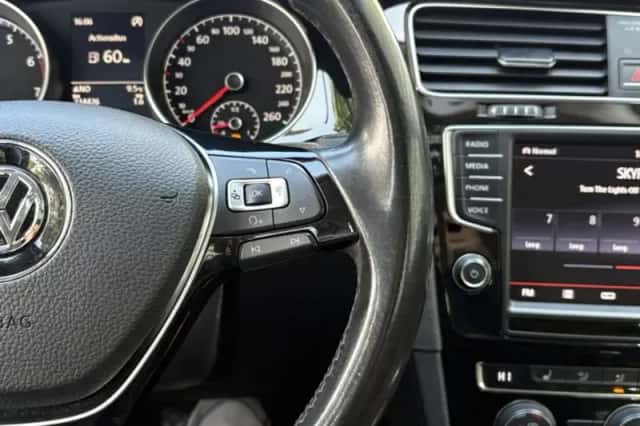 Volkswagen Golf (2013) thumbnail 9