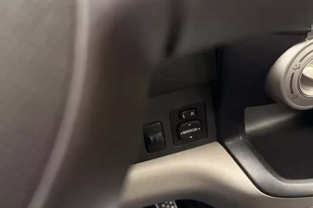 Daihatsu Sirion (2006) thumbnail 11