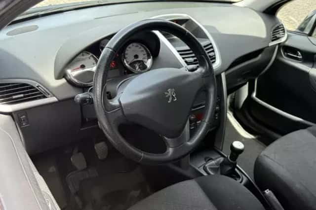 Peugeot 207 (2009) thumbnail 8