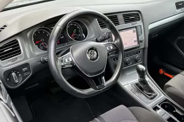 Volkswagen Golf (2013) thumbnail 2