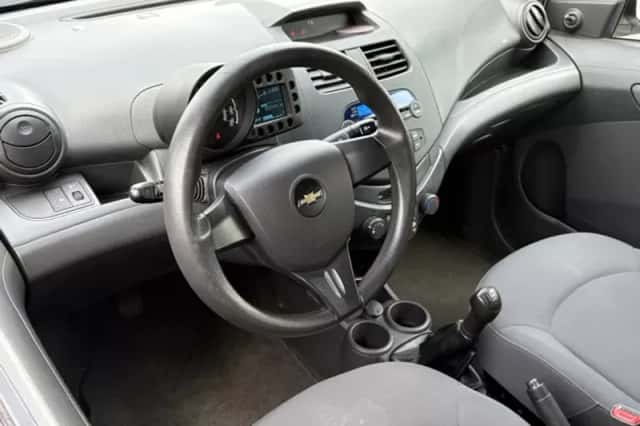 Chevrolet Spark (2011) thumbnail 2