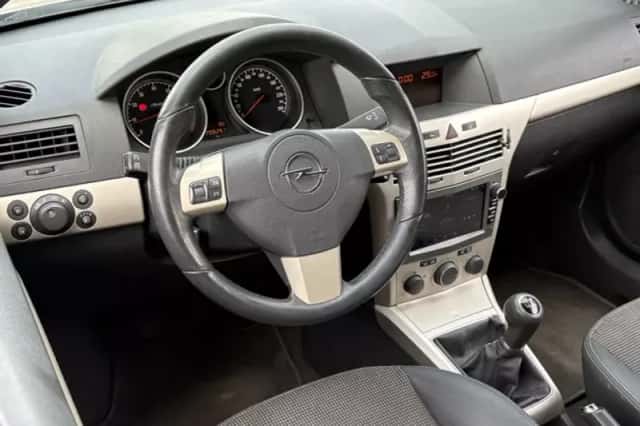 Opel Astra (2007) thumbnail 2