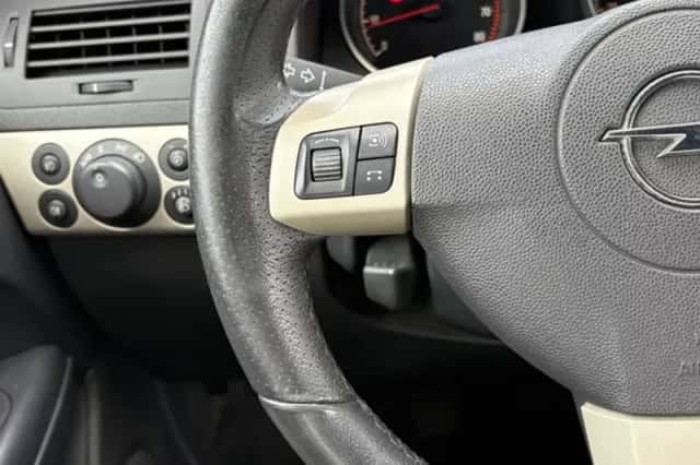 Opel Astra (2007) thumbnail 10