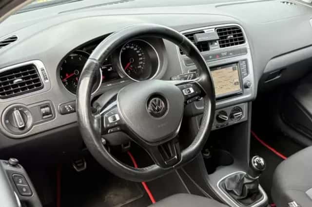Volkswagen Polo (2016) thumbnail 2