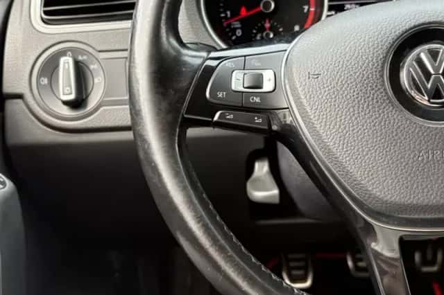 Volkswagen Polo (2016) thumbnail 9