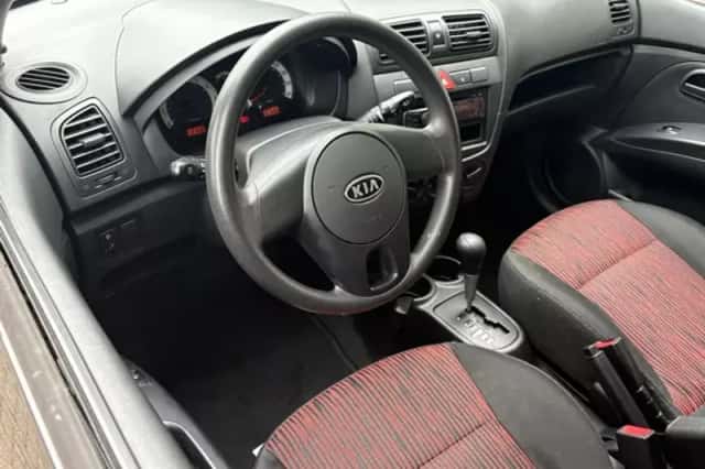 Kia Picanto (2010) thumbnail 2
