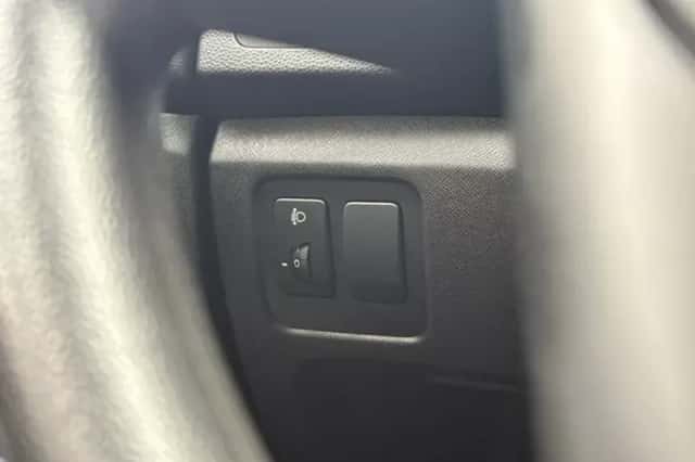 Kia Picanto (2010) thumbnail 11