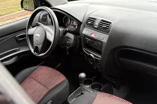 Kia Picanto (2010) thumbnail 16