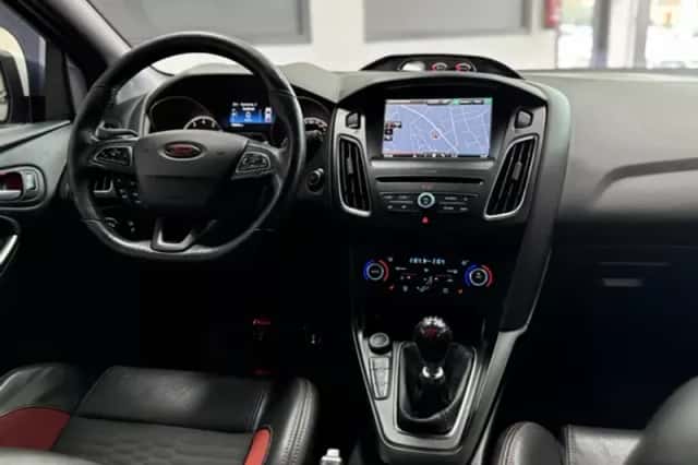 Ford Focus (2016) thumbnail 2