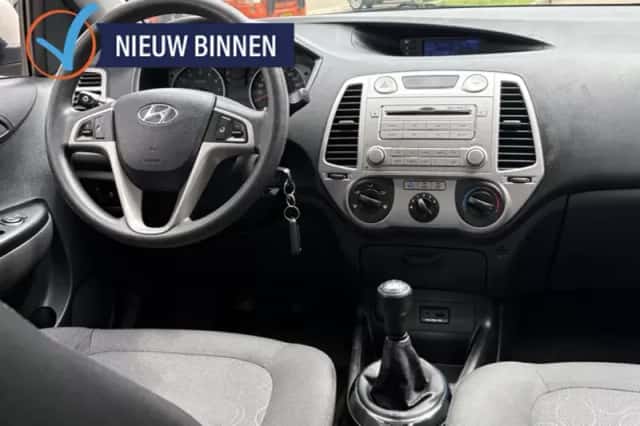 Hyundai i20 (2011) thumbnail 2