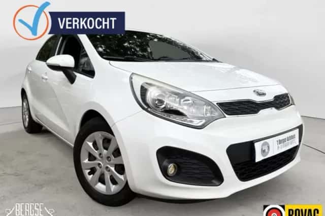 Kia Rio (2012) thumbnail 4