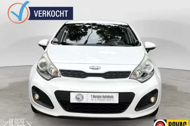Kia Rio (2012) thumbnail 5