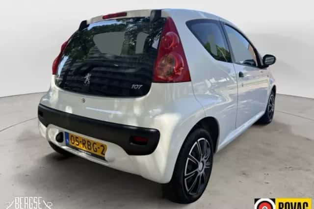 Peugeot 107 (2011) thumbnail 3