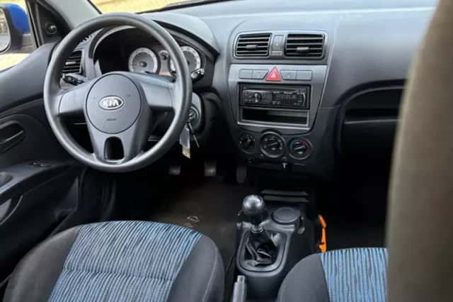 Kia Picanto (2010) thumbnail 2