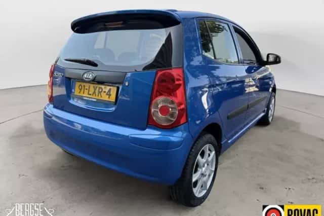 Kia Picanto (2010) thumbnail 3