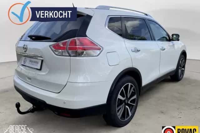 Nissan X-Trail (2016) thumbnail 3