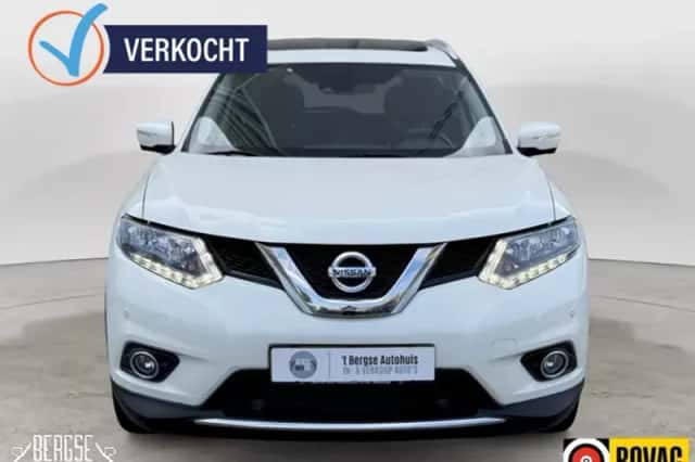 Nissan X-Trail (2016) thumbnail 4