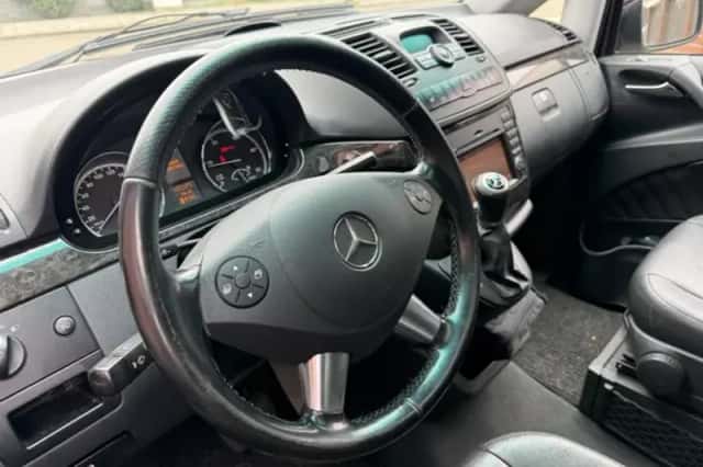 Mercedes-Benz Viano (2011) thumbnail 2