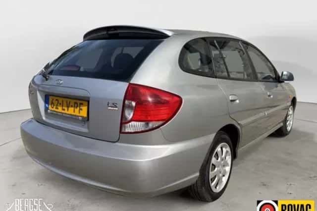 Kia Rio (2003) thumbnail 3