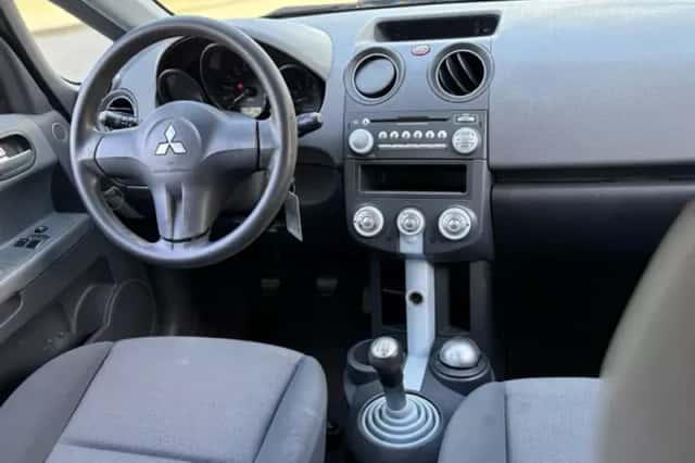Mitsubishi Colt (2007) thumbnail 2