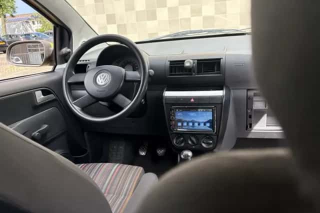 Volkswagen Fox (2006) thumbnail 2