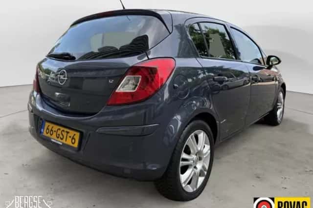 Opel Corsa (2008) thumbnail 3