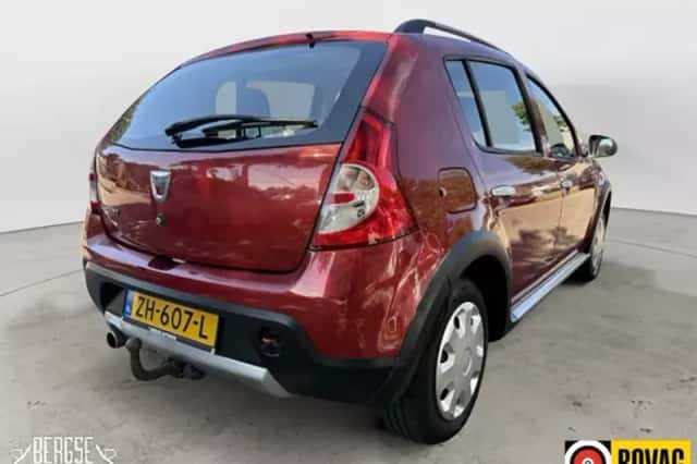 Dacia Sandero (2011) thumbnail 3