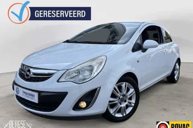 Opel Corsa (2011) thumbnail 1