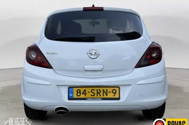 Opel Corsa (2011) thumbnail 6