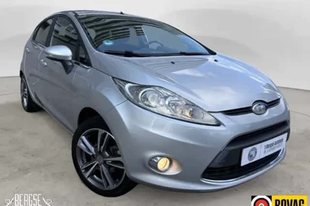 Ford Fiesta (2010) thumbnail 3