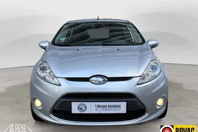 Ford Fiesta (2010) thumbnail 4