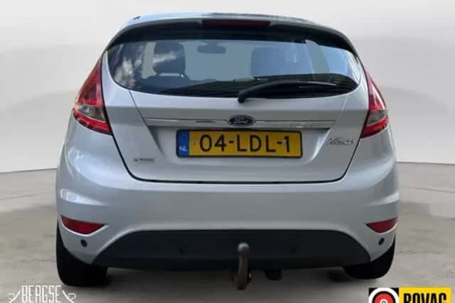Ford Fiesta (2010) thumbnail 5