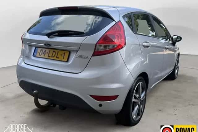 Ford Fiesta (2010) thumbnail 6