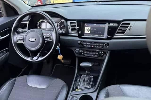 Kia Niro (2018) thumbnail 2