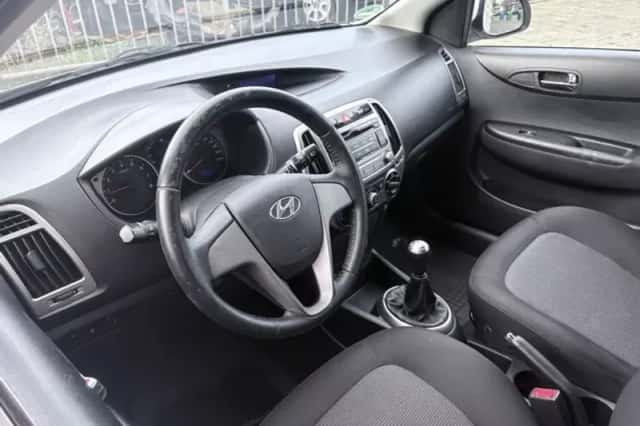 Hyundai i20 (2013) thumbnail 2
